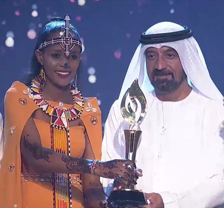 Rupees 1 crore prize award to nurse Anna Qabale Duba by Aster DM Healthcare