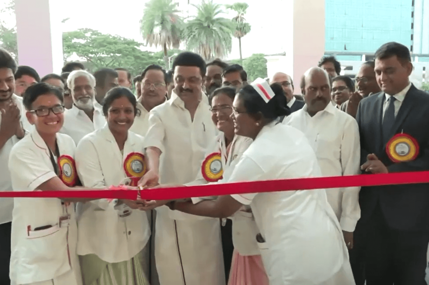 MK Stalin and Fours Nurses Cutting Ribbon Inaugurating Hospital in Chennai|MK Stalin and 4 Nurses Inaugurating Hospital in Chennai